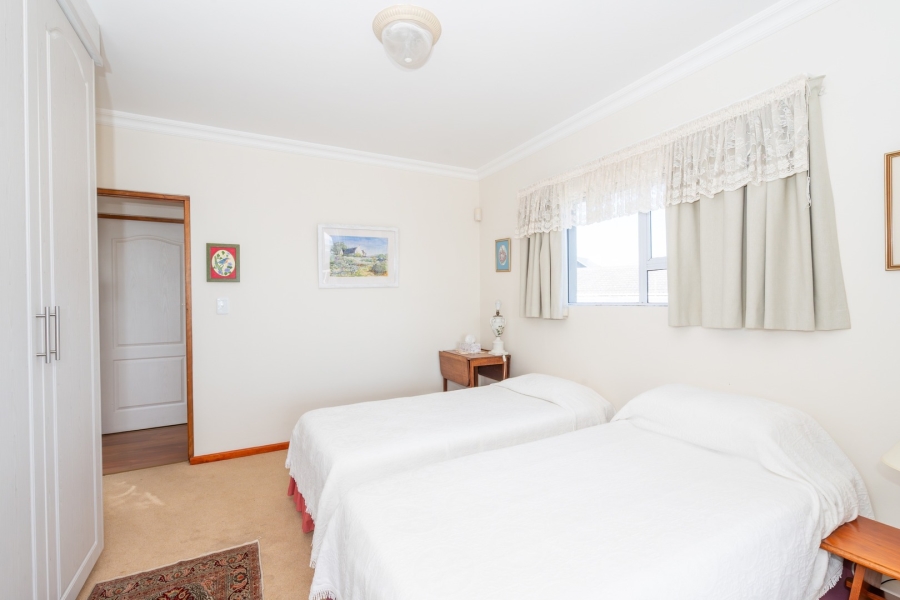 5 Bedroom Property for Sale in Myburgh Park Western Cape
